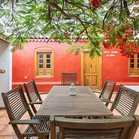 Rural House With Traditional Architecture S. Xix * Santa Cruz de Tenerife