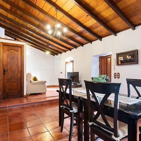 Rural House With Traditional Architecture S. Xix 別荘 *